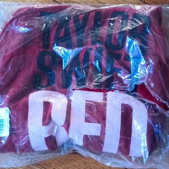 NWT Taylor Swift Red Youth size small. - Picture 6 of 7